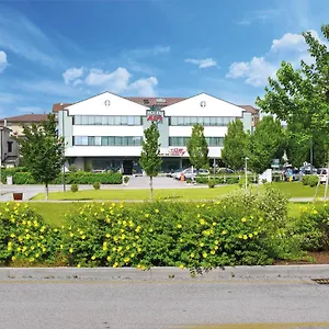 hotel-flama.hotelslidodijesolo.com/